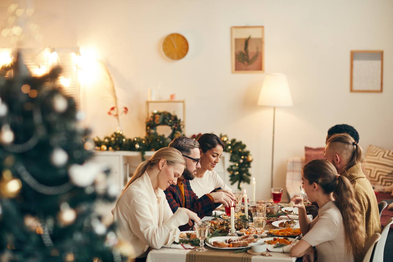 https://www.safkeep.com/wp-content/uploads/2022/10/Family-gathered-around-table.jpg